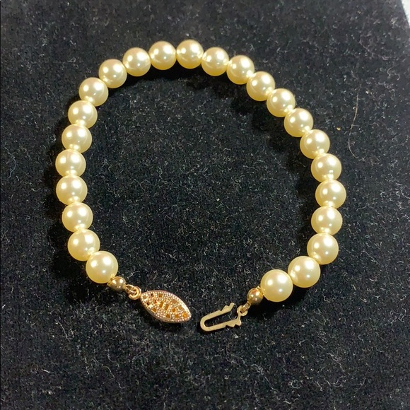 Faux pearls bracelet - Picture 4 of 4